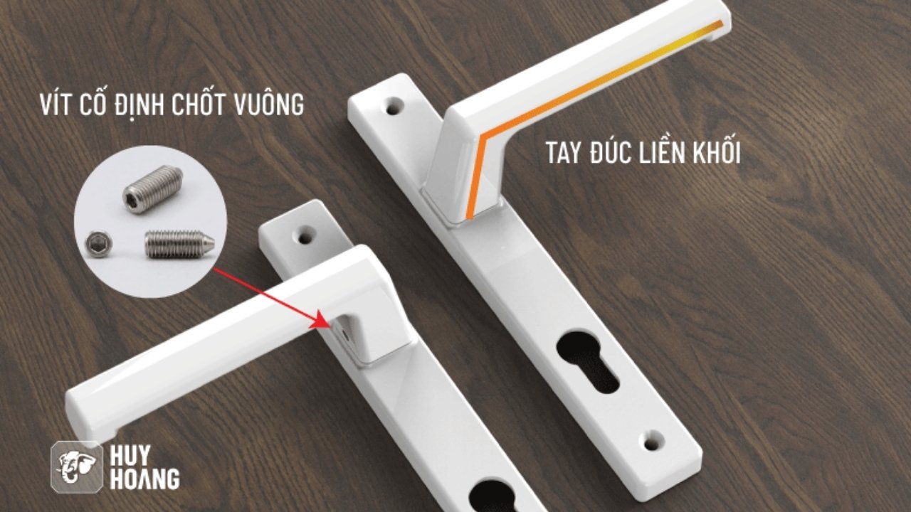 Kiểm tra các chi tiết cố định tay nắm
